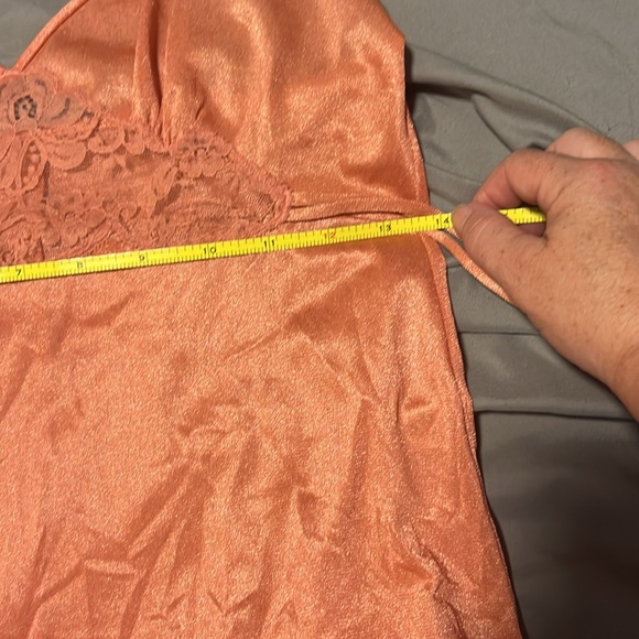 Stunning Emilio pucci nightgown xs peach colored - Picture 7 of 8